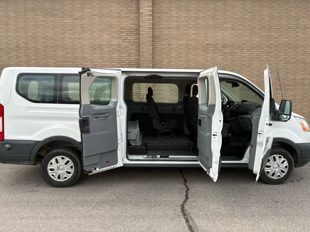 2017 Ford Transit Wagon XLT - Photo 12