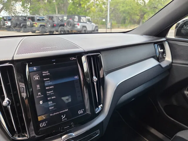2020 Volvo XC60 R-Design - Photo 26