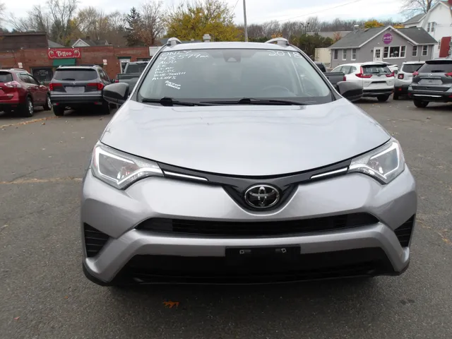2018 Toyota RAV4 LE photo 5