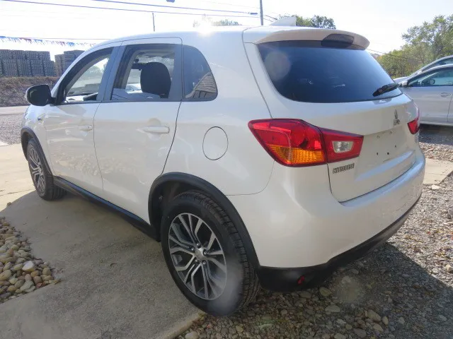 2017 Mitsubishi Outlander Sport ES photo 4