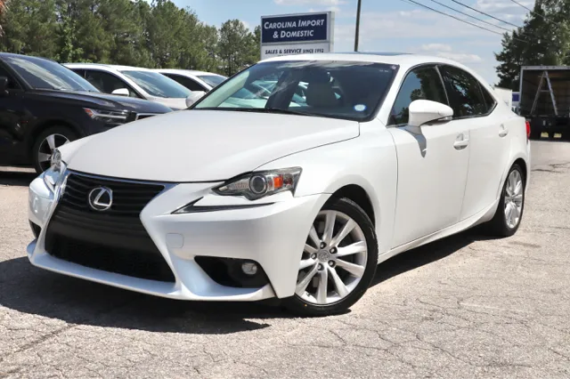 2016 Lexus IS 350 200t's photo