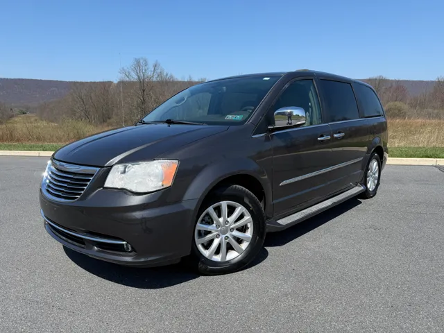 2015 Chrysler Town & Country Limited Platinum