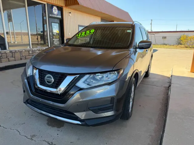 2018 Nissan Rogue SV's photo