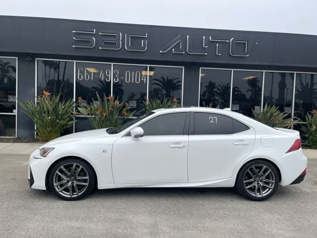 2019 Lexus IS 300 photo 2