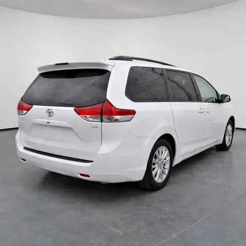 2013 Toyota Sienna LE - Photo 6