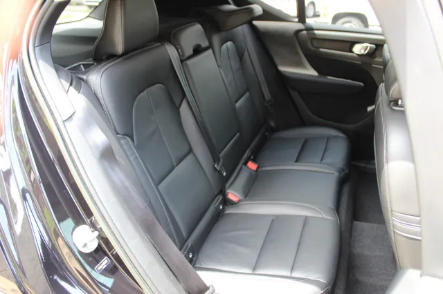2022 Volvo XC40 T5 Momentum photo 23