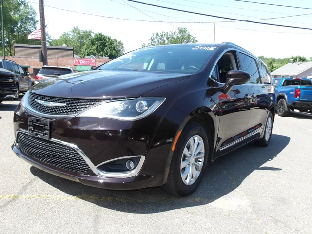 2018 Chrysler Pacifica Touring L's photo