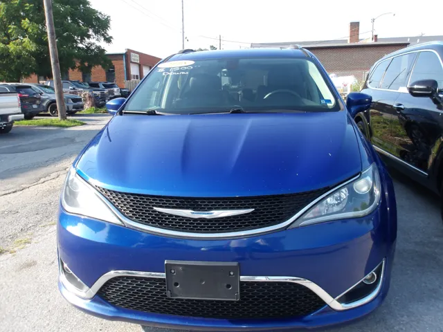 2018 Chrysler Pacifica Touring L Plus's photo