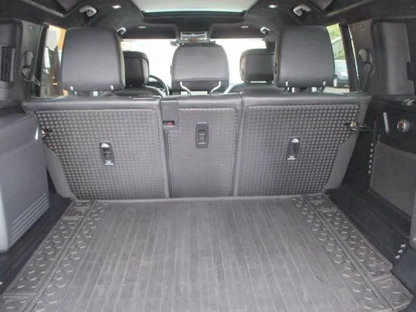 2023 Land Rover Defender SE - Photo 14