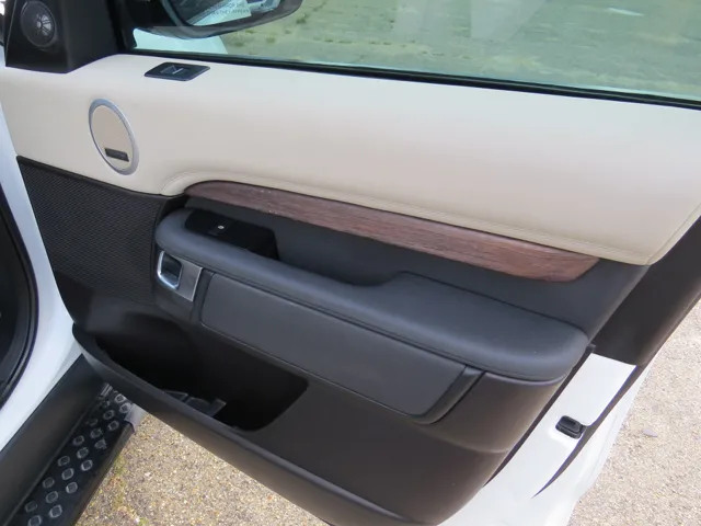 2018 Land Rover Discovery HSE photo 15