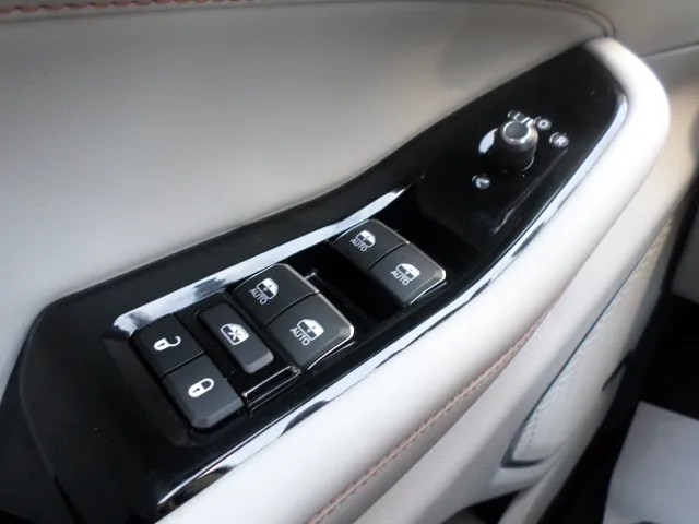 2023 Jeep Grand Cherokee Overland - Photo 36