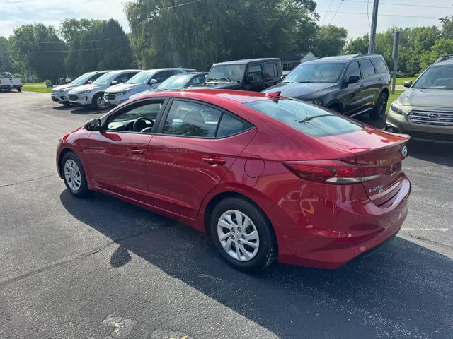 2017 Hyundai Elantra Base photo 2