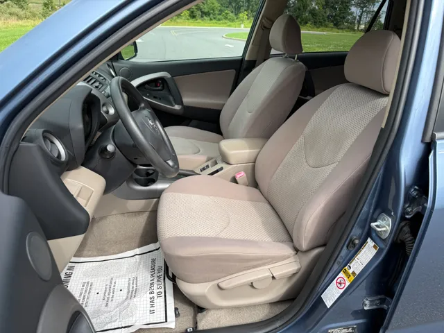 2006 Toyota RAV4 Base - Photo 9