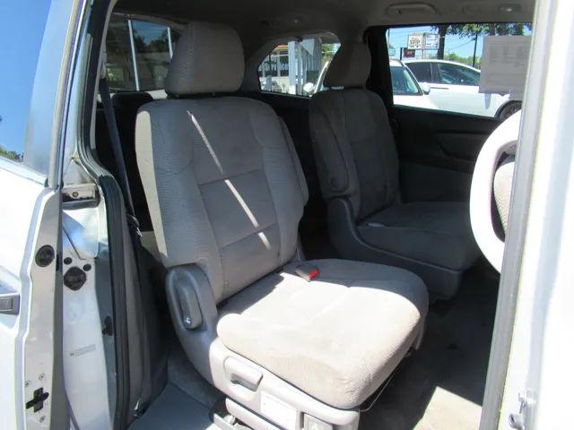 2013 Honda Odyssey LX - Photo 18