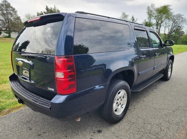 2008 Chevrolet Suburban LS - Photo 6