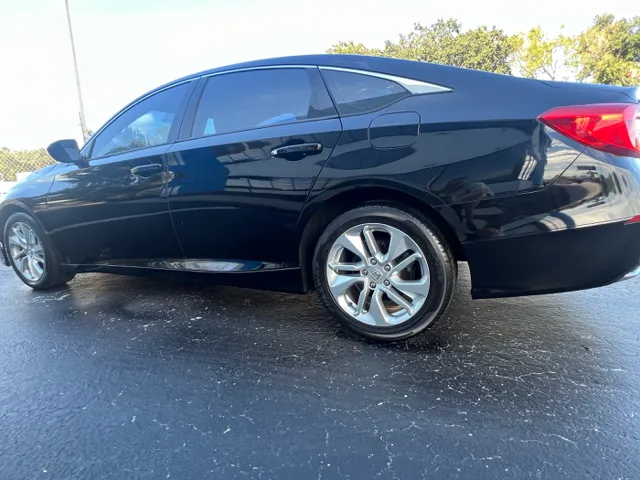 2018 Honda Accord LX's photo