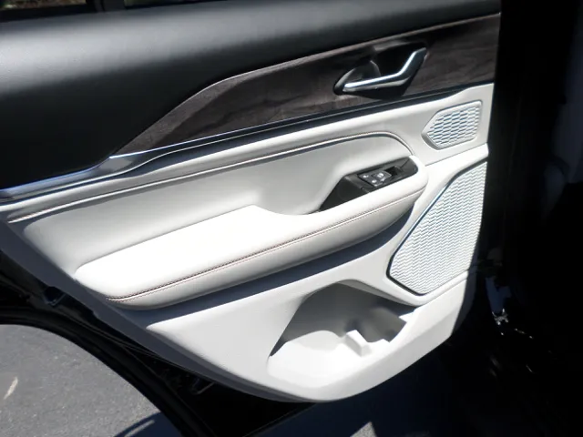 2023 Jeep Grand Cherokee Overland - Photo 44