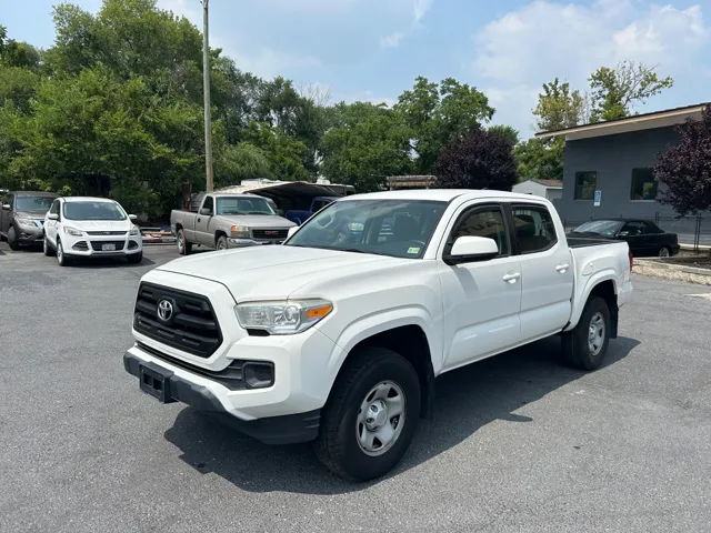 2016 Toyota Tacoma SR's photo