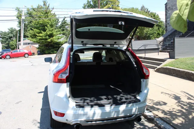 2012 Volvo XC60 T6 R-Design photo 5