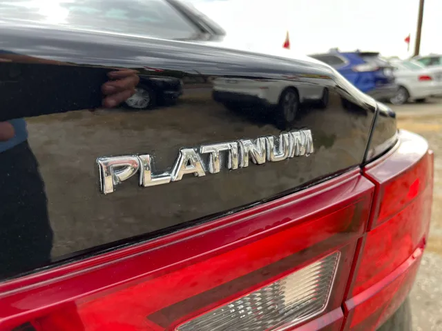 2016 Nissan Maxima Platinum photo 2