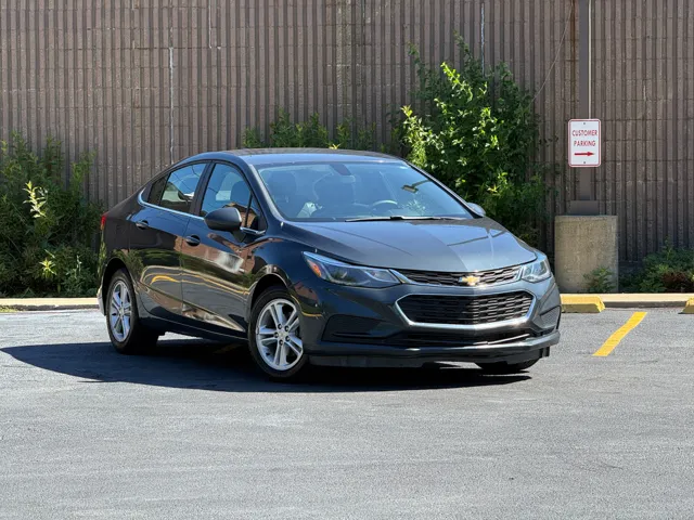 2017 Chevrolet Cruze LT - Photo 6