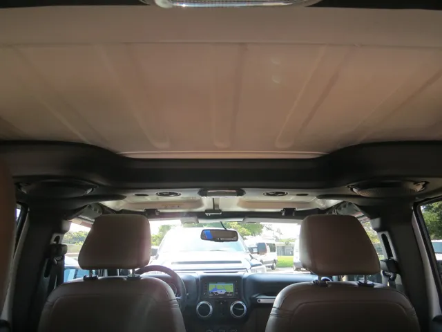 2014 Jeep Wrangler Unlimited Sahara photo 15
