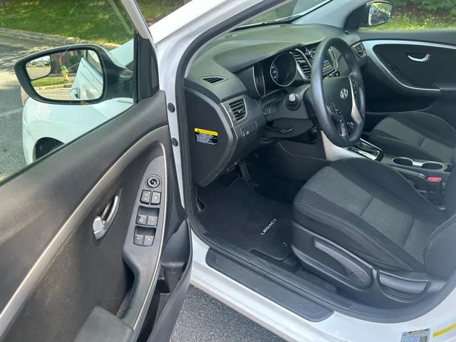 2016 Hyundai Elantra GT Base - Photo 17