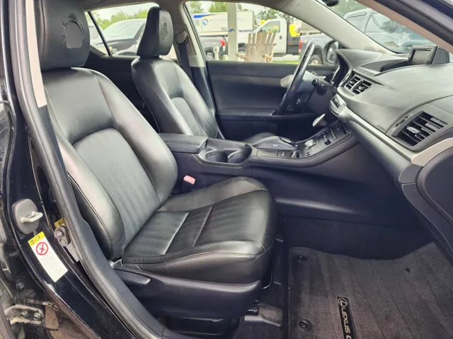 2012 Lexus CT 200h photo 17