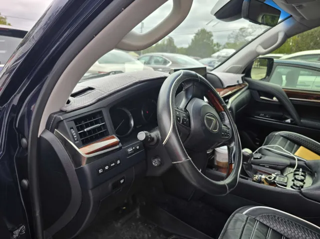 2016 Lexus LX 570 - Photo 14