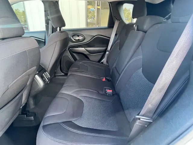 2020 Jeep Cherokee Latitude photo 9
