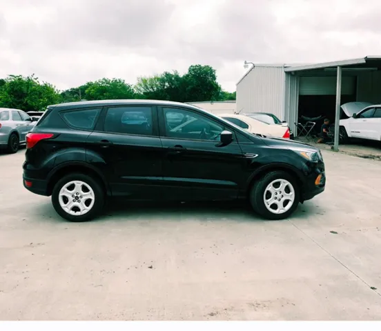 2019 Ford Escape S's photo