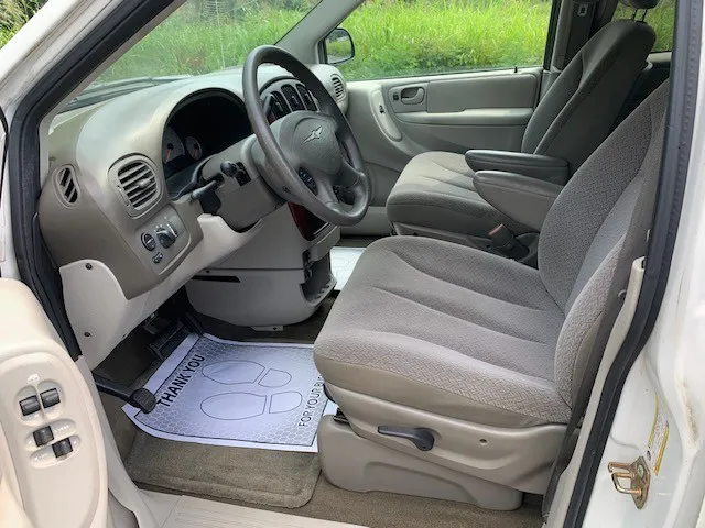 2006 Chrysler Town & Country LX photo 24