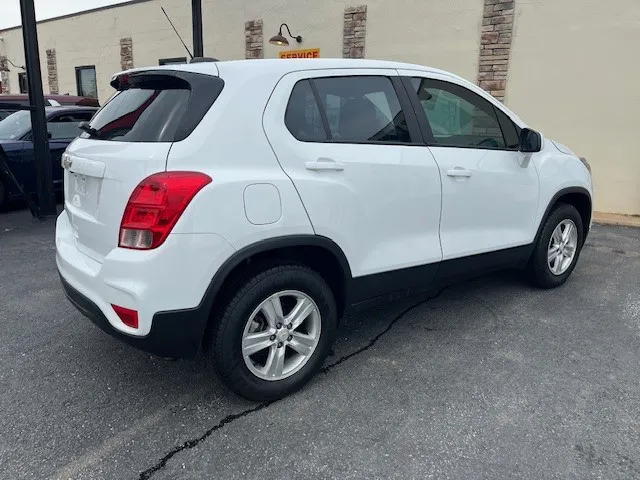 2021 Chevrolet Trax LS photo 4