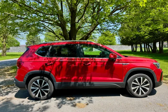 2023 Volkswagen Taos SE - Photo 6