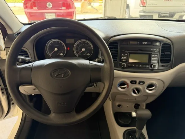 2008 Hyundai Accent GLS - Photo 11