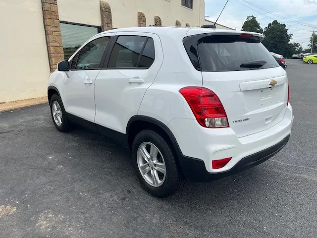 2021 Chevrolet Trax LS photo 3