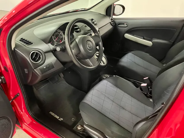 2013 Mazda Mazda2 Sport photo 11