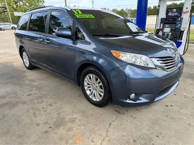 2017 Toyota Sienna XLE