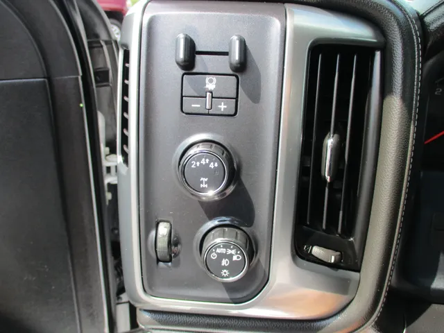 2017 Chevrolet Silverado 3500HD LT photo 6