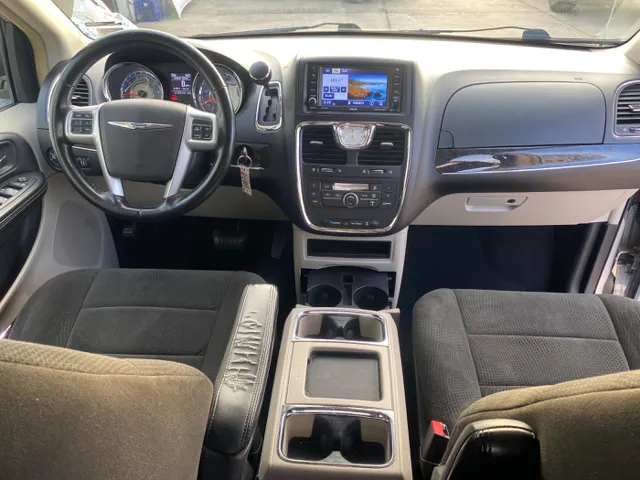 2012 Chrysler Town & Country Touring - Photo 8