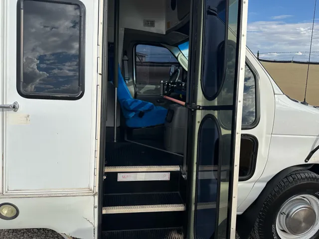 2004 Ford Econoline Van Commercial - Photo 10