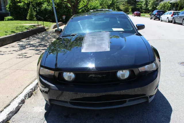 2010 Ford Mustang GT - Photo 2