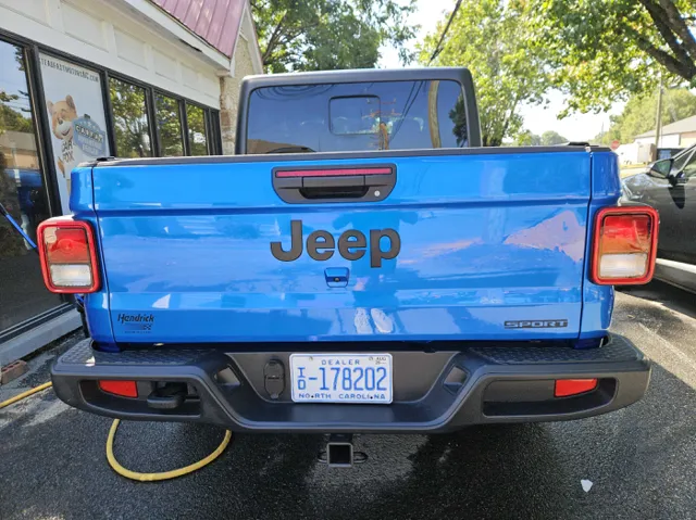 2021 Jeep Gladiator Sport photo 3