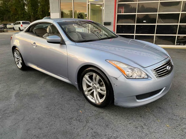 2009 Infiniti G37 Convertible photo 3