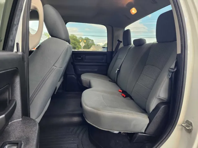 2018 Ram 3500 photo 17
