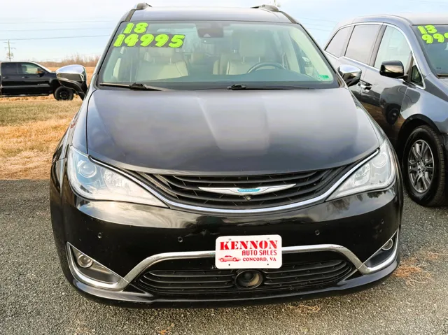 2018 Chrysler Pacifica Hybrid Limited's photo