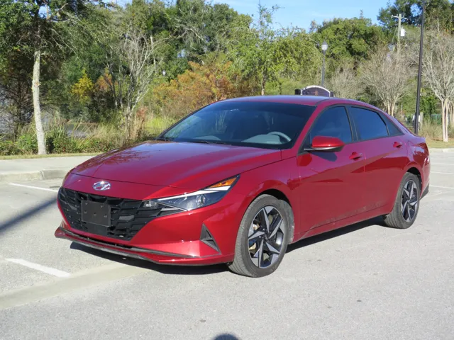 2023 Hyundai Elantra SEL's photo