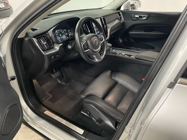 2019 Volvo XC60 Momentum - Photo 12
