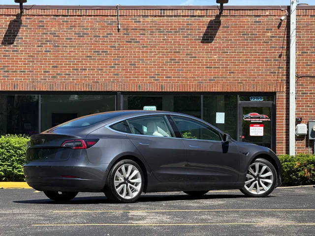 2018 Tesla Model 3 - Photo 11