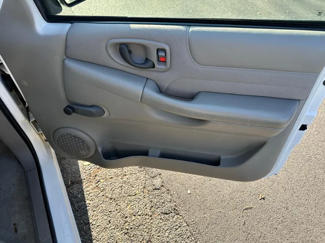 2003 Chevrolet Blazer LS - Photo 11